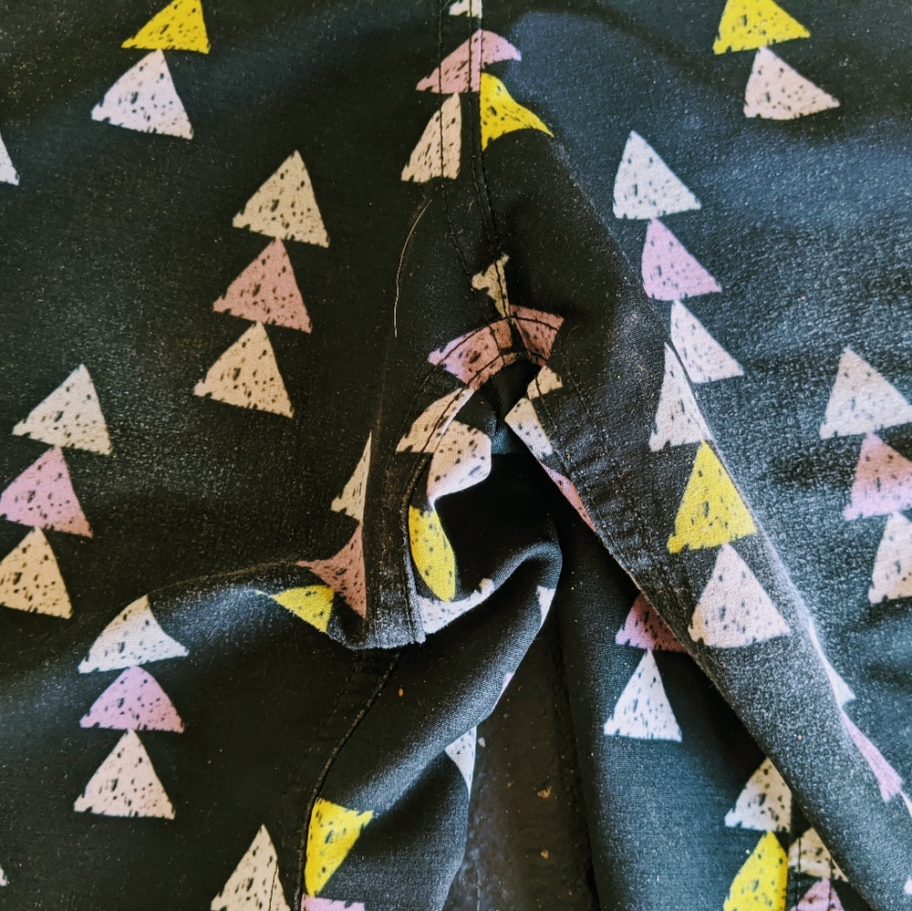 SHREDLY Black Bike Shorts with Pastel Triangle Print - Picture 2 of 4